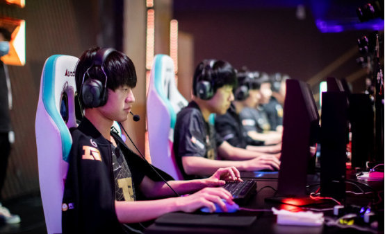 引援思路更 引援思路更