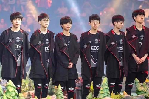 和场上动向 和场上动向